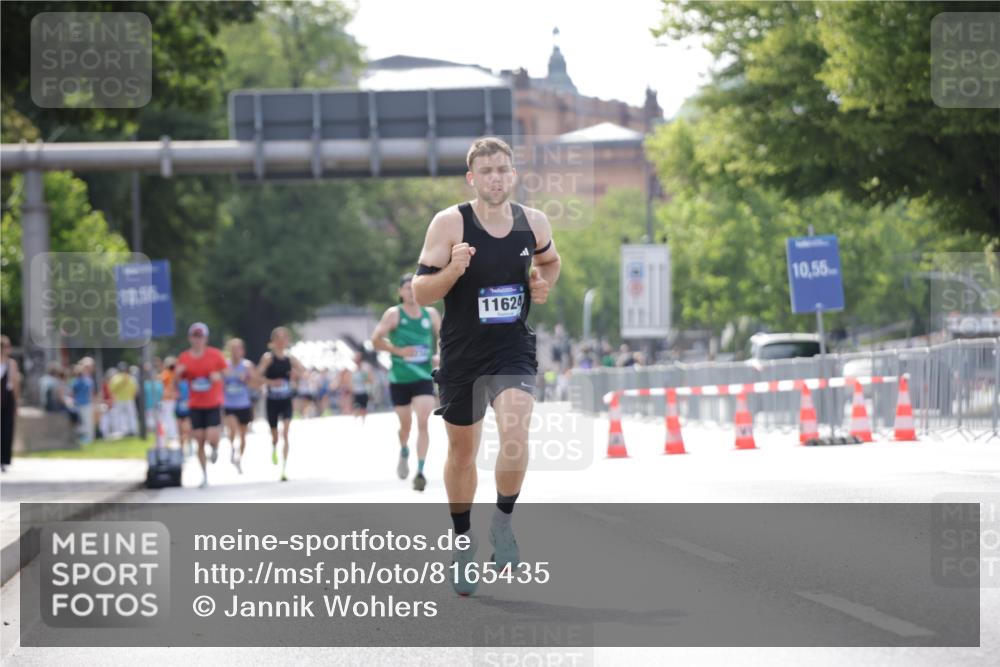 29.06.2025 - hella hamburg halbmarathon Jannik Wohlers http://msf.ph/oto/8165435 29.06.2025 09:40:50 Lombardsbrücke 7834, 7963, 11624, 17886 meine-sportfotos.de
