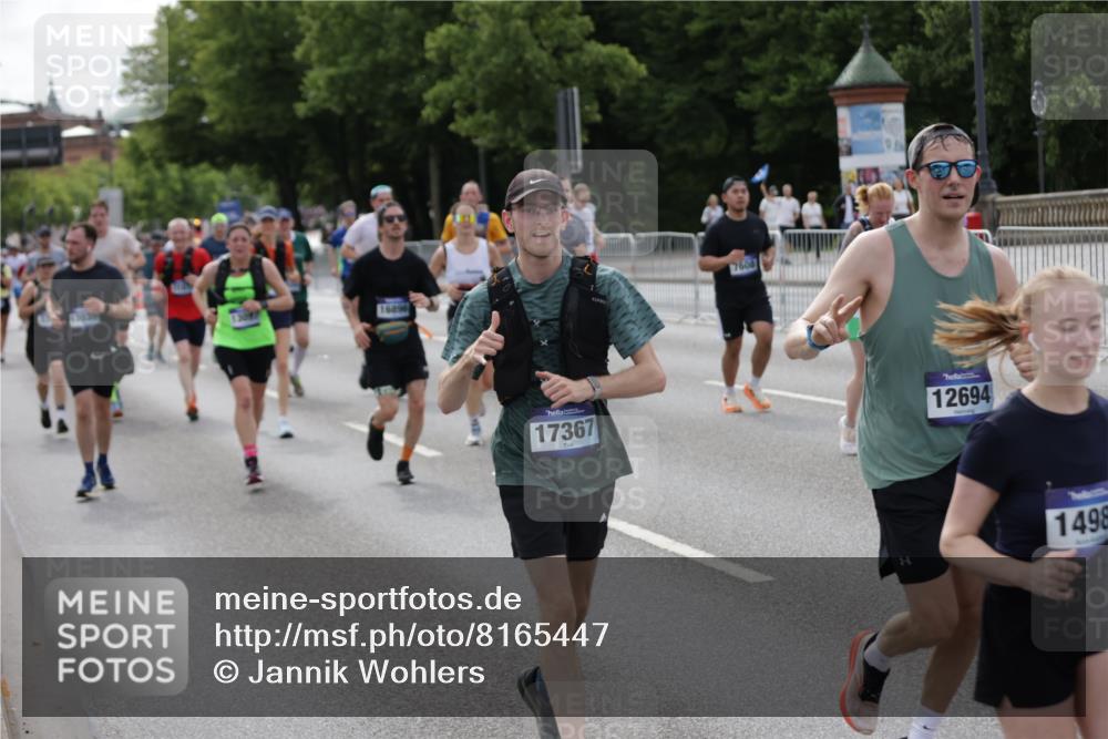 29.06.2025 - hella hamburg halbmarathon Jannik Wohlers http://msf.ph/oto/8165447 29.06.2025 10:20:37 Lombardsbrücke 1266, 1658, 2383, 2923, 2945, 2986, 3161, 3453, 3813, 4082, 4350, 5041, 5061, 5767, 6275, 6308, 7228, 7608, 8113, 8724, 8726, 9005, 9011, 9108, 9236, 9981, 10585, 10602, 11145, 11698, 12175, 12395, 12561, 12694, 12844, 13057, 13448, 13508, 14157, 14610, 14611, 14615, 14670, 14986, 15020, 15470, 15736, 15767, 15913, 16256, 16896, 16950, 17035, 17367, 17832, 18141, 18305, 18397, 18784, 19124, 19125 meine-sportfotos.de