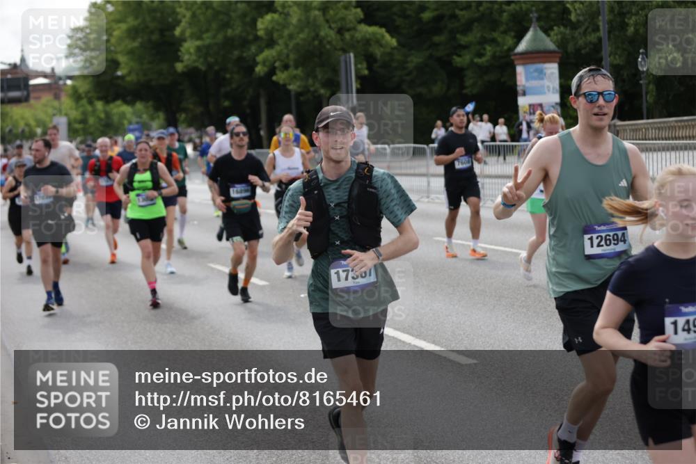 29.06.2025 - hella hamburg halbmarathon Jannik Wohlers http://msf.ph/oto/8165461 29.06.2025 10:20:37 Lombardsbrücke 1266, 1658, 2383, 2923, 2945, 2986, 3161, 3453, 3813, 4082, 4350, 5041, 5061, 5767, 6275, 6308, 7228, 7608, 8113, 8724, 8726, 9005, 9011, 9108, 9236, 9981, 10585, 10602, 11145, 11698, 12175, 12395, 12561, 12694, 12844, 13057, 13448, 13508, 14157, 14610, 14611, 14615, 14670, 14986, 15020, 15470, 15736, 15767, 15913, 16256, 16896, 16950, 17035, 17367, 17832, 18141, 18305, 18397, 18784, 19124, 19125 meine-sportfotos.de