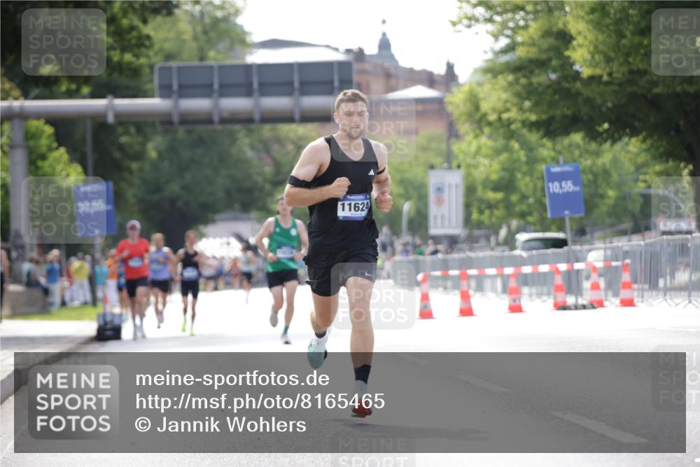29.06.2025 - hella hamburg halbmarathon Jannik Wohlers http://msf.ph/oto/8165465 29.06.2025 09:40:50 Lombardsbrücke 7834, 7963, 11624, 17886 meine-sportfotos.de