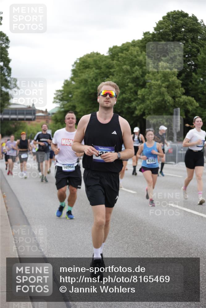 29.06.2025 - hella hamburg halbmarathon Jannik Wohlers http://msf.ph/oto/8165469 29.06.2025 11:05:01 Lombardsbrücke 1655, 3120, 3333, 3975, 4382, 4765, 5426, 5568, 5571, 5851, 5880, 5881, 5893, 5920, 6371, 7470, 7538, 7539, 7698, 7909, 8009, 8059, 8284, 8663, 9800, 9923, 10009, 10616, 10764, 10964, 12033, 12060, 12182, 12183, 12468, 13870, 14141, 14173, 14440, 15162, 16064, 16524, 17070, 17274, 17767, 18444, 18663, 18980, 18981, 19186, 19196 meine-sportfotos.de