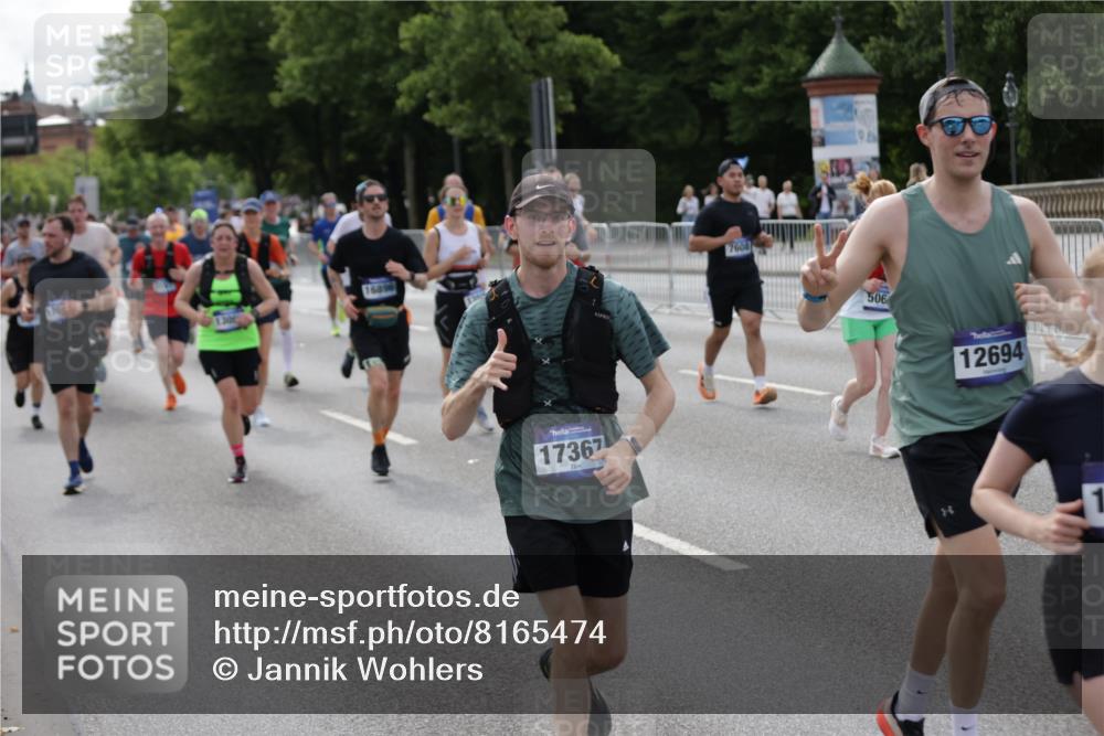29.06.2025 - hella hamburg halbmarathon Jannik Wohlers http://msf.ph/oto/8165474 29.06.2025 10:20:37 Lombardsbrücke 1266, 1658, 2383, 2923, 2945, 2986, 3161, 3453, 3813, 4082, 4350, 5041, 5061, 5767, 6275, 6308, 7228, 7608, 8113, 8724, 8726, 9005, 9011, 9108, 9236, 9981, 10585, 10602, 11145, 11698, 12175, 12395, 12561, 12694, 12844, 13057, 13448, 13508, 14157, 14610, 14611, 14615, 14670, 14986, 15020, 15470, 15736, 15767, 15913, 16256, 16896, 16950, 17035, 17367, 17832, 18141, 18305, 18397, 18784, 19124, 19125 meine-sportfotos.de