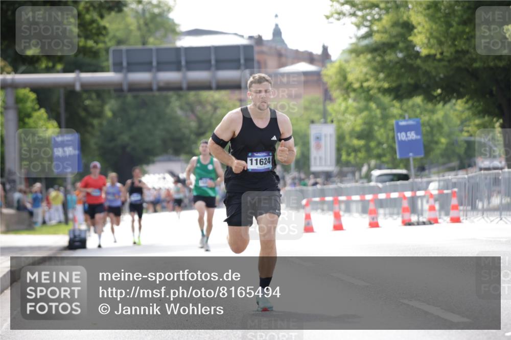 29.06.2025 - hella hamburg halbmarathon Jannik Wohlers http://msf.ph/oto/8165494 29.06.2025 09:40:50 Lombardsbrücke 7834, 7963, 11624, 17886 meine-sportfotos.de