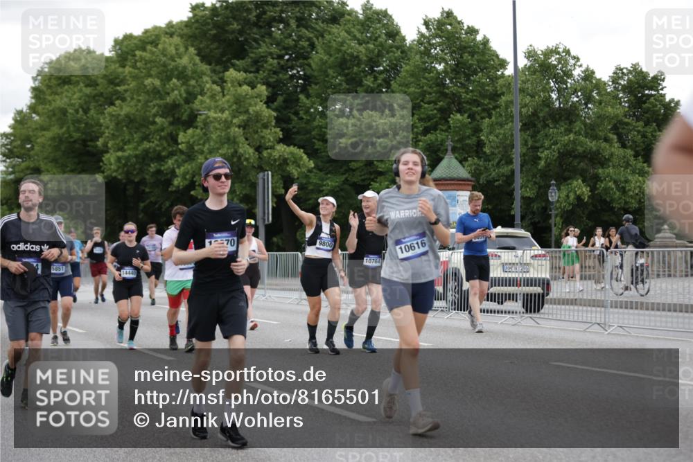 29.06.2025 - hella hamburg halbmarathon Jannik Wohlers http://msf.ph/oto/8165501 29.06.2025 11:05:04 Lombardsbrücke 3120, 3333, 3975, 4382, 4765, 5426, 5568, 5571, 5851, 5880, 5881, 5893, 5920, 7470, 7538, 7539, 7698, 7909, 8059, 8284, 9800, 9923, 10009, 10616, 10764, 10964, 12033, 12060, 12182, 12183, 12468, 13870, 14141, 14173, 14295, 14440, 14469, 16524, 17070, 17274, 17767, 18444, 18663, 18980, 18981, 19186 meine-sportfotos.de