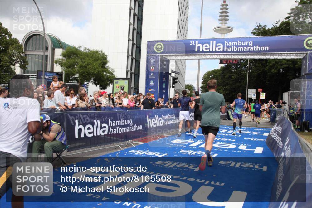 29.06.2025 - hella hamburg halbmarathon Michael Strokosch http://msf.ph/oto/8165508 29.06.2025 10:34:29 Ziel 1002, 5550, 6305, 9686, 13618, 16417, 18099 meine-sportfotos.de