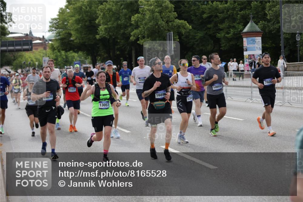 29.06.2025 - hella hamburg halbmarathon Jannik Wohlers http://msf.ph/oto/8165528 29.06.2025 10:20:38 Lombardsbrücke 1266, 1658, 2383, 2923, 2945, 2956, 2986, 3161, 3453, 3813, 4082, 4350, 5041, 5061, 5767, 6275, 6308, 7228, 7608, 8113, 8724, 8726, 9005, 9011, 9108, 9236, 9981, 10585, 10602, 11145, 11698, 12175, 12395, 12561, 12694, 12844, 13057, 13448, 13508, 14615, 14670, 14819, 14986, 15020, 15470, 15736, 15767, 15913, 16256, 16896, 16950, 17035, 17367, 17832, 18141, 18170, 18305, 18397, 18784, 18809, 19124, 19125 meine-sportfotos.de