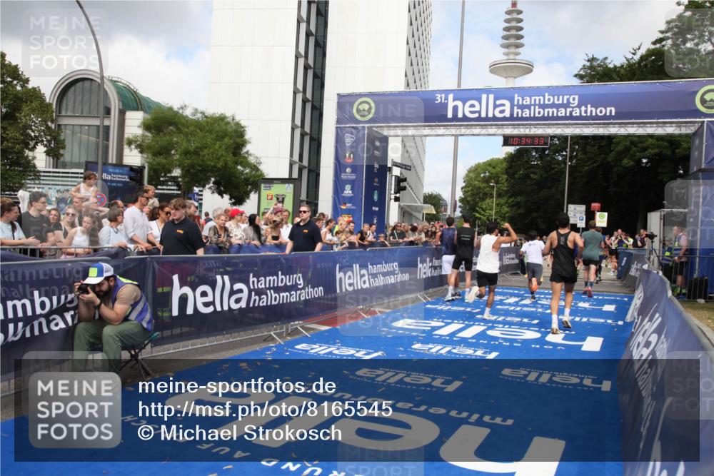 29.06.2025 - hella hamburg halbmarathon Michael Strokosch http://msf.ph/oto/8165545 29.06.2025 10:34:32 Ziel 1644, 5550, 6305, 7534, 9686, 13618, 16417, 18099 meine-sportfotos.de