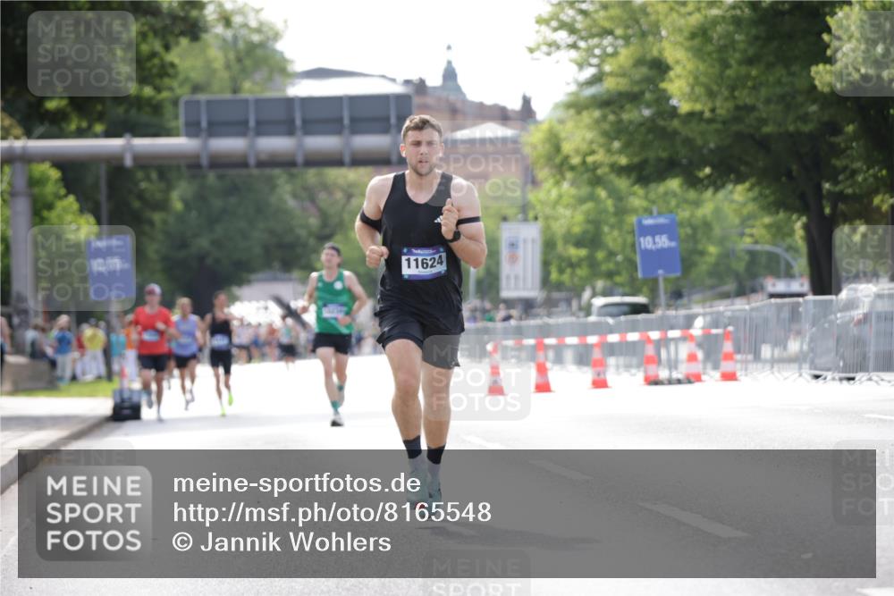 29.06.2025 - hella hamburg halbmarathon Jannik Wohlers http://msf.ph/oto/8165548 29.06.2025 09:40:51 Lombardsbrücke 7834, 7963, 11624, 17886 meine-sportfotos.de