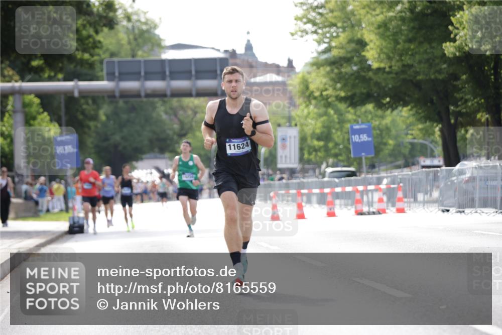 29.06.2025 - hella hamburg halbmarathon Jannik Wohlers http://msf.ph/oto/8165559 29.06.2025 09:40:51 Lombardsbrücke 7834, 7963, 11624, 17886 meine-sportfotos.de