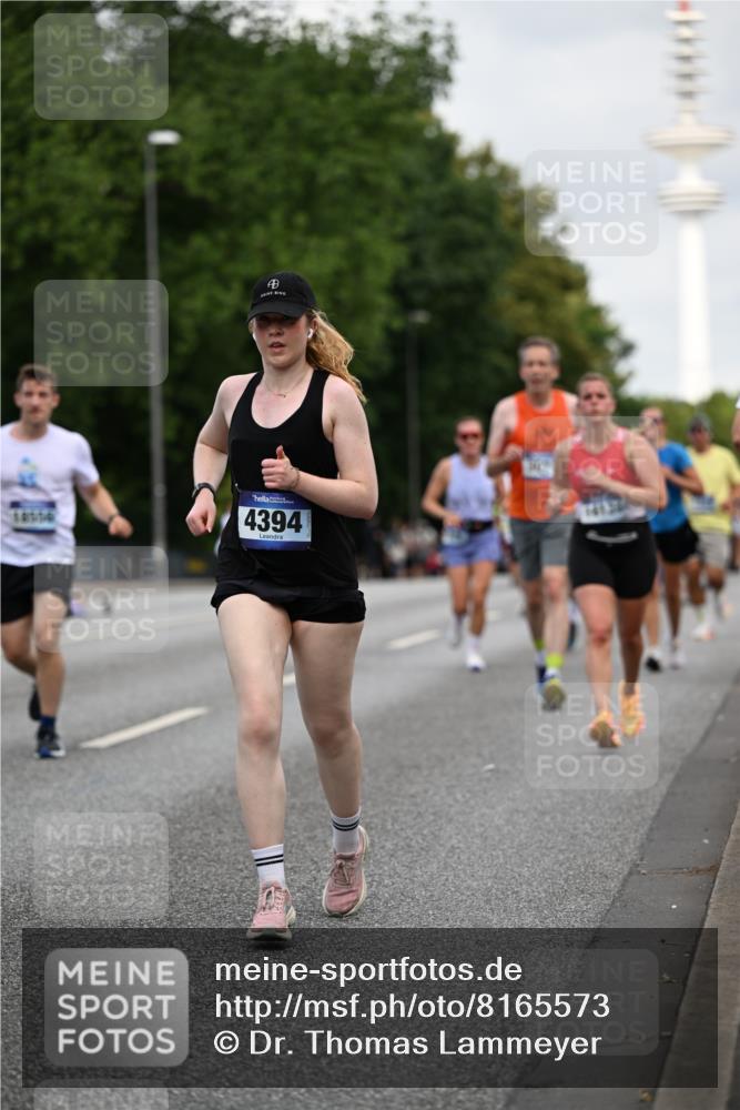 29.06.2025 - hella hamburg halbmarathon Dr. Thomas Lammeyer http://msf.ph/oto/8165573 29.06.2025 10:09:18 Kennedybrücke 1126, 1213, 1347, 1863, 2298, 2424, 2540, 2852, 3071, 3578, 4293, 4394, 4538, 5869, 6059, 6907, 6908, 7017, 7826, 8316, 8999, 9007, 9019, 9165, 9680, 10694, 11088 meine-sportfotos.de