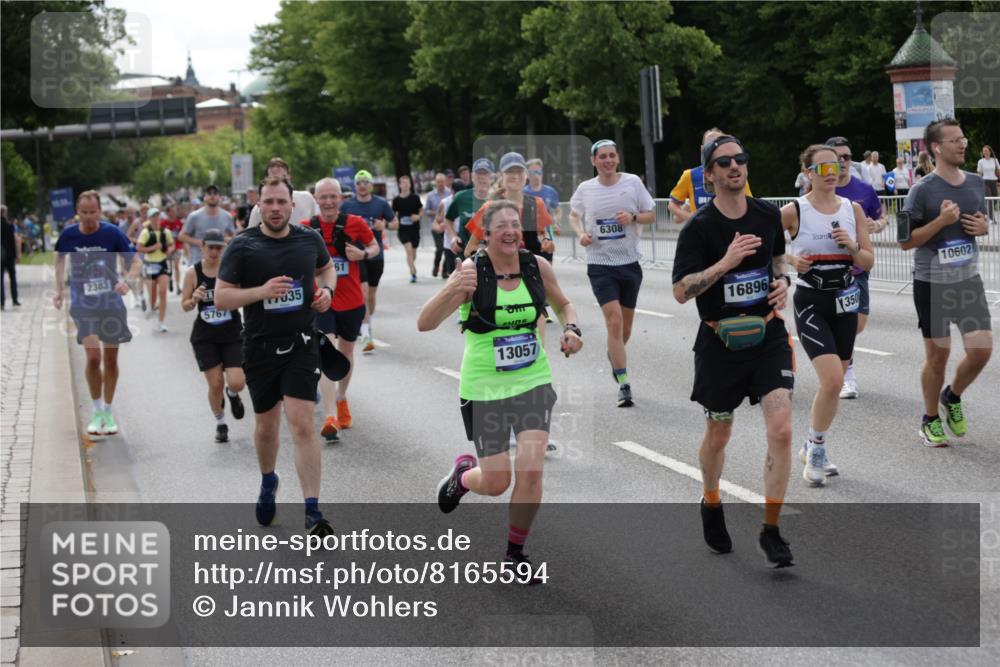 29.06.2025 - hella hamburg halbmarathon Jannik Wohlers http://msf.ph/oto/8165594 29.06.2025 10:20:39 Lombardsbrücke 1028, 1266, 1658, 2383, 2923, 2945, 2956, 2986, 3161, 3453, 3813, 4082, 4350, 5041, 5061, 5767, 6275, 6308, 7228, 7608, 8113, 8724, 8726, 9005, 9011, 9108, 9236, 10585, 10602, 11698, 11775, 12175, 12395, 12561, 12694, 13057, 13448, 13508, 14615, 14809, 14819, 14986, 15020, 15470, 15736, 15767, 15913, 16256, 16896, 17035, 17341, 17367, 17832, 18141, 18170, 18305, 18397, 18784, 18809, 19124 meine-sportfotos.de
