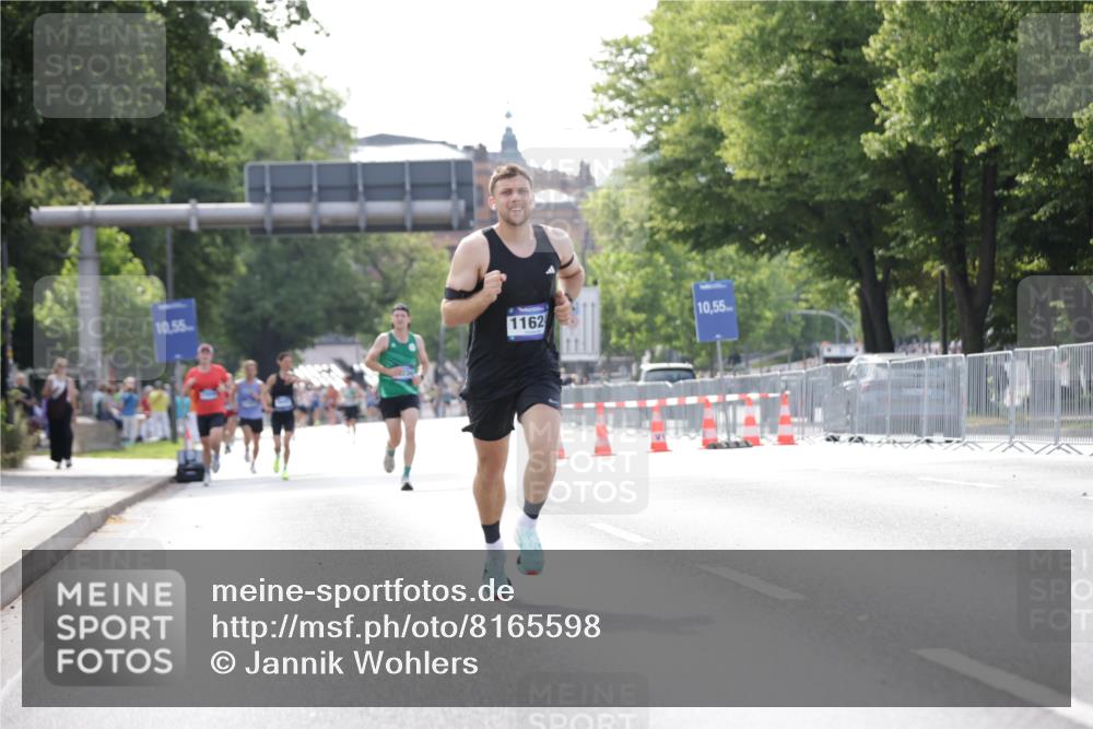 29.06.2025 - hella hamburg halbmarathon Jannik Wohlers http://msf.ph/oto/8165598 29.06.2025 09:40:51 Lombardsbrücke 7834, 7963, 11624, 17886 meine-sportfotos.de
