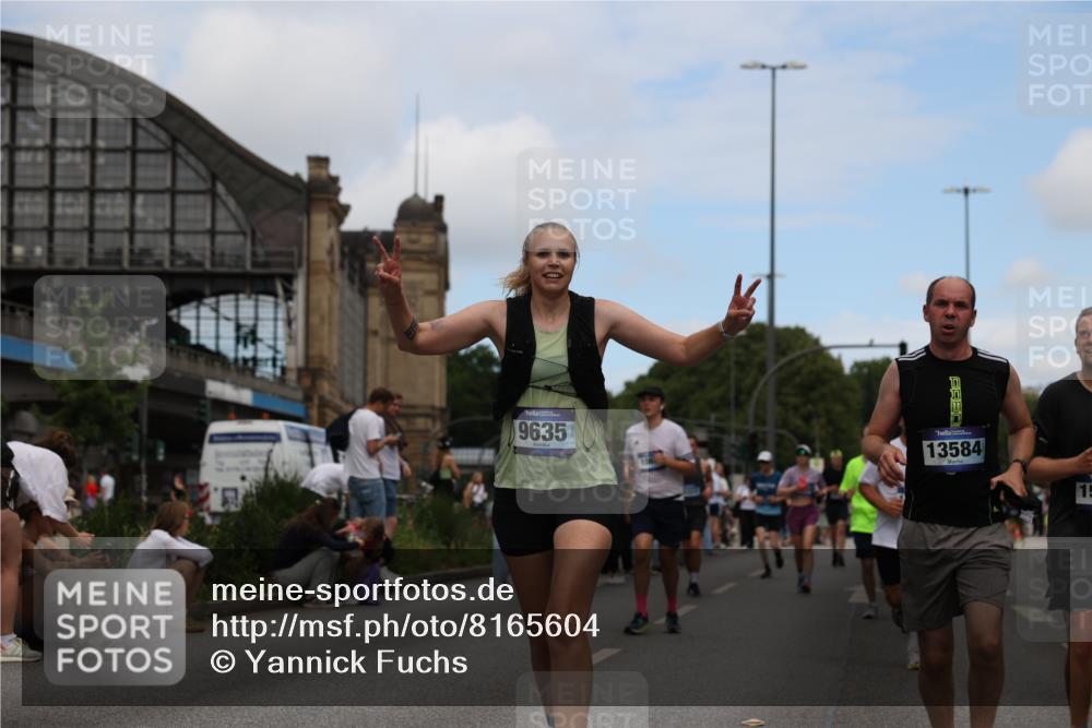 29.06.2025 - hella hamburg halbmarathon Yannick Fuchs http://msf.ph/oto/8165604 29.06.2025 11:18:13 20KM 1131, 1269, 1694, 1939, 3573, 3837, 4834, 5035, 5063, 5079, 5322, 6977, 7169, 7188, 7190, 7248, 7370, 7672, 7978, 8085, 8537, 9259, 9567, 9635, 9714, 9788, 10148, 10162, 10977, 11249, 13206, 13366, 13386, 13584, 14024, 14240, 14421, 14633, 15180, 15343, 15402, 15404, 16586, 16600, 16601, 16604, 16781, 16791, 16833, 16991, 17559, 17699, 18007, 18046, 18362, 18417, 18698 meine-sportfotos.de