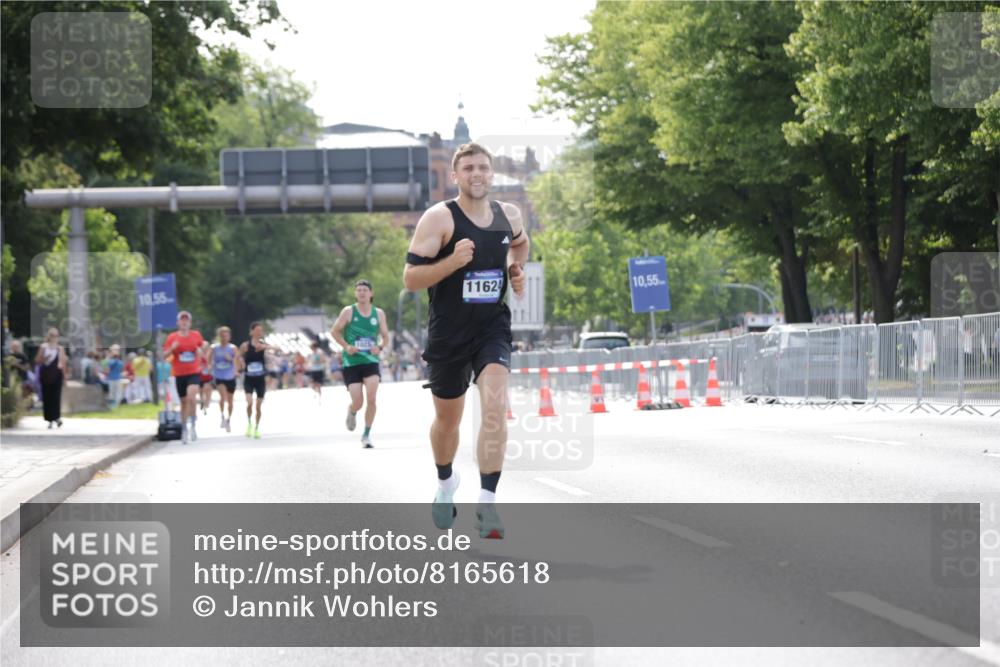 29.06.2025 - hella hamburg halbmarathon Jannik Wohlers http://msf.ph/oto/8165618 29.06.2025 09:40:51 Lombardsbrücke 7834, 7963, 11624, 17886 meine-sportfotos.de