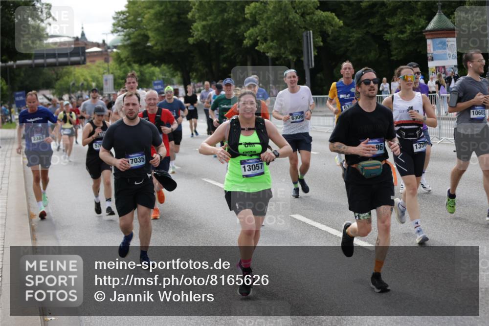 29.06.2025 - hella hamburg halbmarathon Jannik Wohlers http://msf.ph/oto/8165626 29.06.2025 10:20:39 Lombardsbrücke 1028, 1266, 1658, 2383, 2923, 2945, 2956, 2986, 3161, 3453, 3813, 4082, 4350, 5041, 5061, 5767, 6275, 6308, 7228, 7608, 8113, 8724, 8726, 9005, 9011, 9108, 9236, 10585, 10602, 11698, 11775, 12175, 12395, 12561, 12694, 13057, 13448, 13508, 14615, 14809, 14819, 14986, 15020, 15470, 15736, 15767, 15913, 16256, 16896, 17035, 17341, 17367, 17832, 18141, 18170, 18305, 18397, 18784, 18809, 19124 meine-sportfotos.de