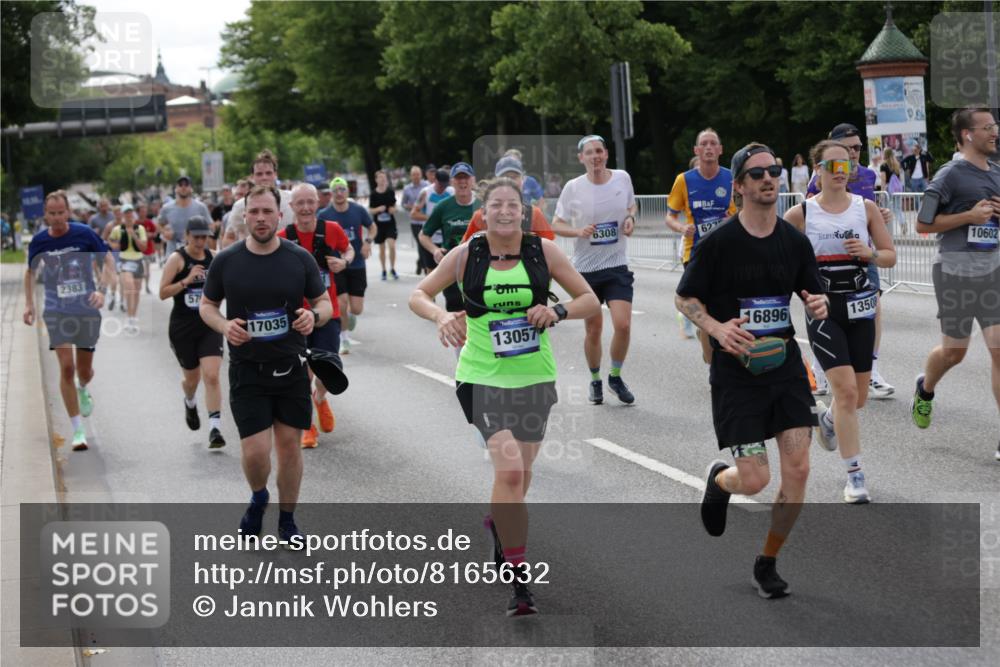 29.06.2025 - hella hamburg halbmarathon Jannik Wohlers http://msf.ph/oto/8165632 29.06.2025 10:20:39 Lombardsbrücke 1028, 1266, 1658, 2383, 2923, 2945, 2956, 2986, 3161, 3453, 3813, 4082, 4350, 5041, 5061, 5767, 6275, 6308, 7228, 7608, 8113, 8724, 8726, 9005, 9011, 9108, 9236, 10585, 10602, 11698, 11775, 12175, 12395, 12561, 12694, 13057, 13448, 13508, 14615, 14809, 14819, 14986, 15020, 15470, 15736, 15767, 15913, 16256, 16896, 17035, 17341, 17367, 17832, 18141, 18170, 18305, 18397, 18784, 18809, 19124 meine-sportfotos.de
