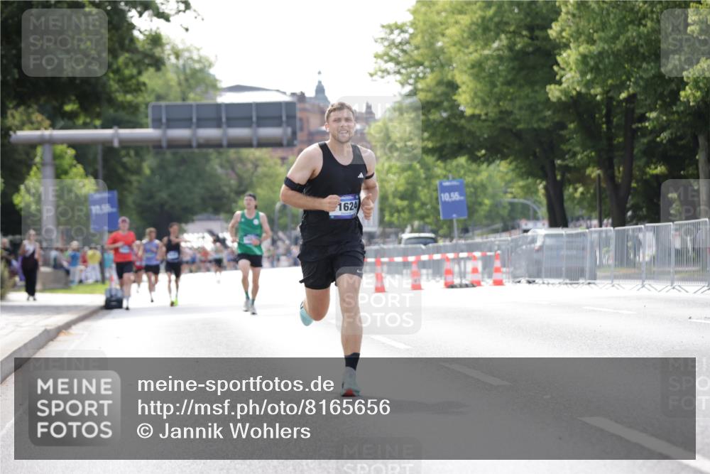 29.06.2025 - hella hamburg halbmarathon Jannik Wohlers http://msf.ph/oto/8165656 29.06.2025 09:40:51 Lombardsbrücke 7834, 7963, 11624, 17886 meine-sportfotos.de