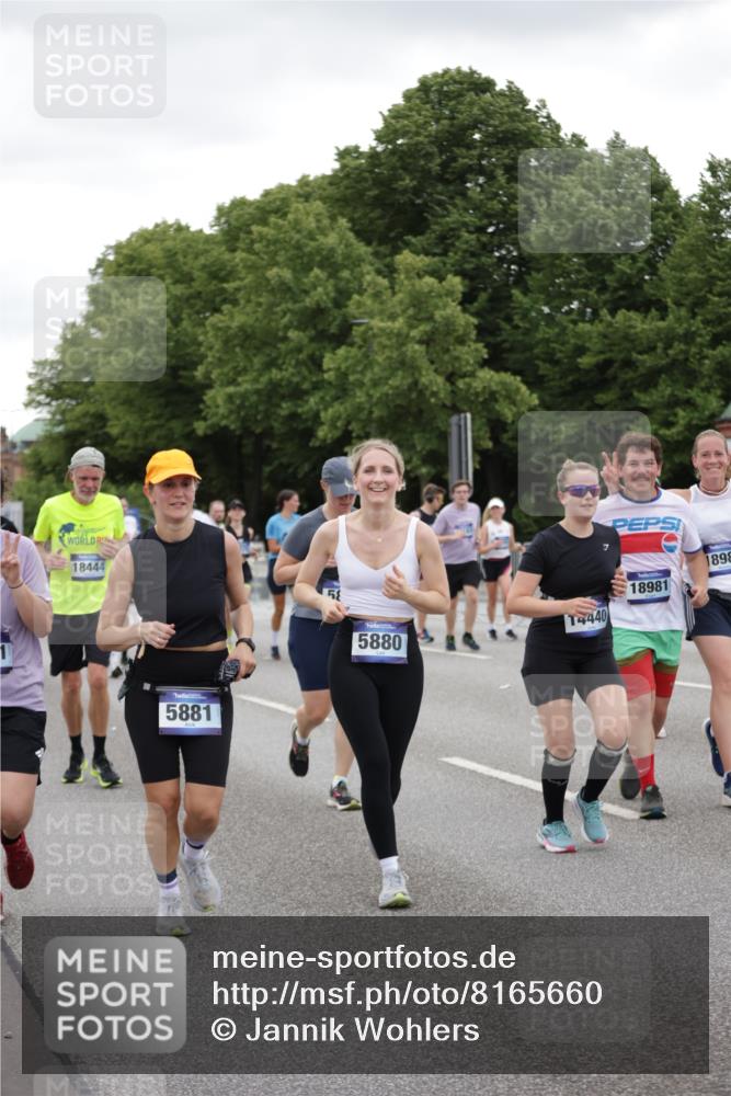 29.06.2025 - hella hamburg halbmarathon Jannik Wohlers http://msf.ph/oto/8165660 29.06.2025 11:05:07 Lombardsbrücke 3120, 3333, 3975, 4382, 4765, 5426, 5568, 5571, 5851, 5880, 5881, 5893, 5920, 6621, 7470, 7538, 7539, 7698, 8284, 9800, 9923, 10616, 10764, 10906, 10964, 12033, 12060, 12182, 12183, 12468, 13870, 14141, 14173, 14295, 14440, 14469, 16524, 17069, 17070, 17274, 17767, 18444, 18663, 18980, 18981, 19186 meine-sportfotos.de