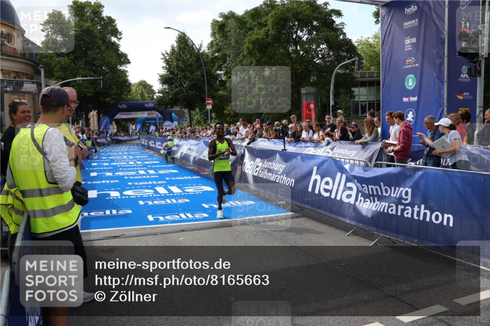 29.06.2025 - hella hamburg halbmarathon Zöllner http://msf.ph/oto/8165663 29.06.2025 10:04:37 Ziel 58 meine-sportfotos.de