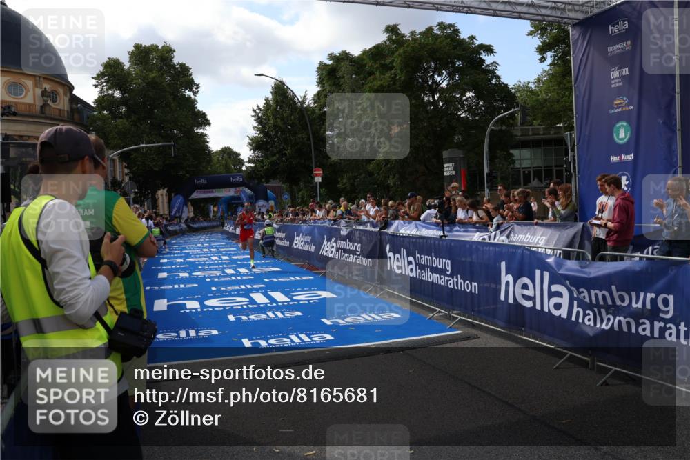 29.06.2025 - hella hamburg halbmarathon Zöllner http://msf.ph/oto/8165681 29.06.2025 10:05:13 Ziel 21, 20052, 20518 meine-sportfotos.de