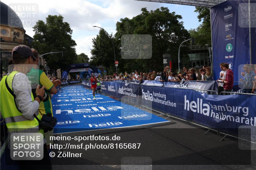 29.06.2025 - hella hamburg halbmarathon Zöllner http://msf.ph/oto/8165687 29.06.2025 10:05:14 Ziel 21, 20052, 20518 meine-sportfotos.de