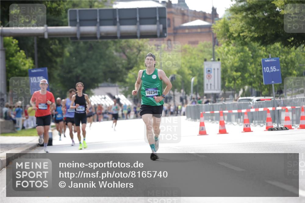 29.06.2025 - hella hamburg halbmarathon Jannik Wohlers http://msf.ph/oto/8165740 29.06.2025 09:40:53 Lombardsbrücke 7834, 7963, 10234, 11624, 17886 meine-sportfotos.de