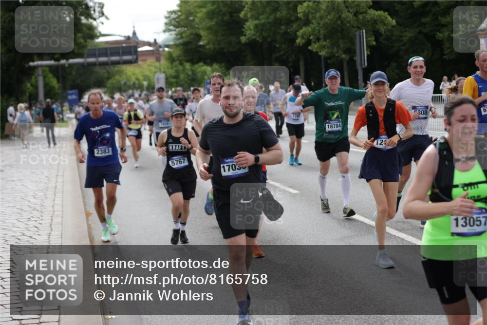 29.06.2025 - hella hamburg halbmarathon Jannik Wohlers http://msf.ph/oto/8165758 29.06.2025 10:20:40 Lombardsbrücke 1028, 1266, 1658, 2383, 2956, 2986, 3161, 3453, 3813, 4082, 4350, 5041, 5061, 5767, 6275, 6308, 7228, 7608, 8724, 8726, 9005, 9011, 9108, 9236, 9501, 10585, 10602, 11698, 11775, 12175, 12395, 12561, 12694, 13057, 13448, 13508, 14499, 14519, 14615, 14809, 14819, 14986, 15020, 15470, 15736, 15767, 15913, 16256, 16896, 17035, 17341, 17367, 18141, 18170, 18305, 18397, 18784, 18809, 19124 meine-sportfotos.de