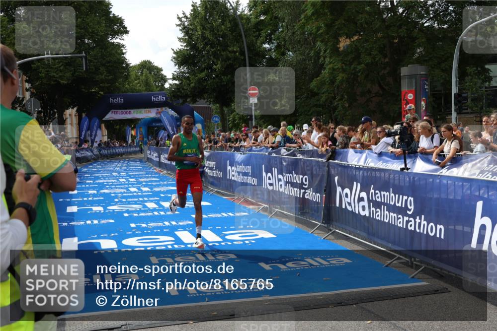 29.06.2025 - hella hamburg halbmarathon Zöllner http://msf.ph/oto/8165765 29.06.2025 10:05:31 Ziel 17 meine-sportfotos.de