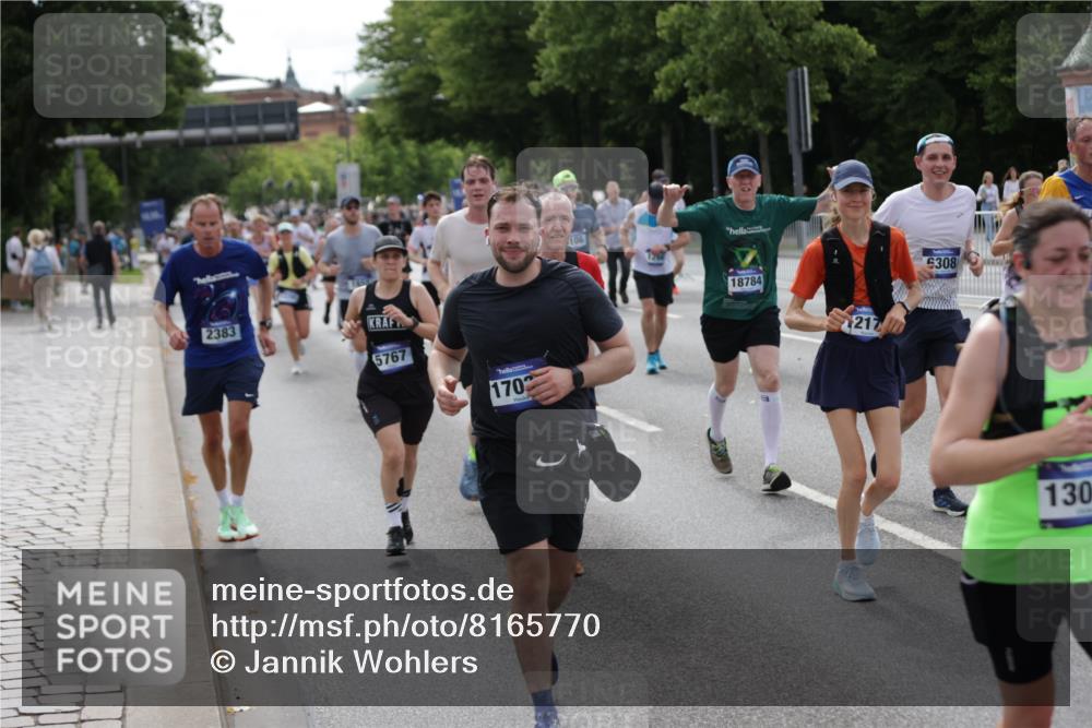 29.06.2025 - hella hamburg halbmarathon Jannik Wohlers http://msf.ph/oto/8165770 29.06.2025 10:20:40 Lombardsbrücke 1028, 1266, 1658, 2383, 2956, 2986, 3161, 3453, 3813, 4082, 4350, 5041, 5061, 5767, 6275, 6308, 7228, 7608, 8724, 8726, 9005, 9011, 9108, 9236, 9501, 10585, 10602, 11698, 11775, 12175, 12395, 12561, 12694, 13057, 13448, 13508, 14499, 14519, 14615, 14809, 14819, 14986, 15020, 15470, 15736, 15767, 15913, 16256, 16896, 17035, 17341, 17367, 18141, 18170, 18305, 18397, 18784, 18809, 19124 meine-sportfotos.de