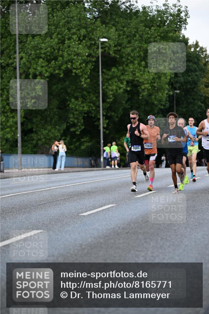 29.06.2025 - hella hamburg halbmarathon Dr. Thomas Lammeyer http://msf.ph/oto/8165771 29.06.2025 09:44:56 Kennedybrücke 1241, 2892, 6559, 7862, 10780, 11194 meine-sportfotos.de