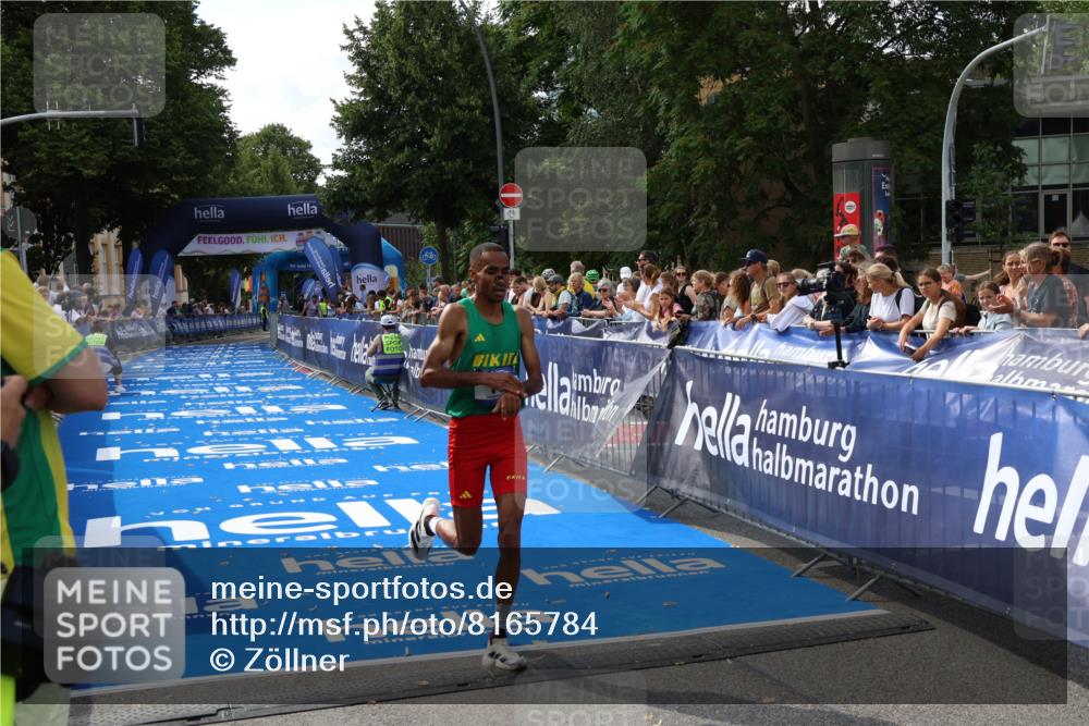 29.06.2025 - hella hamburg halbmarathon Zöllner http://msf.ph/oto/8165784 29.06.2025 10:05:32 Ziel 17 meine-sportfotos.de