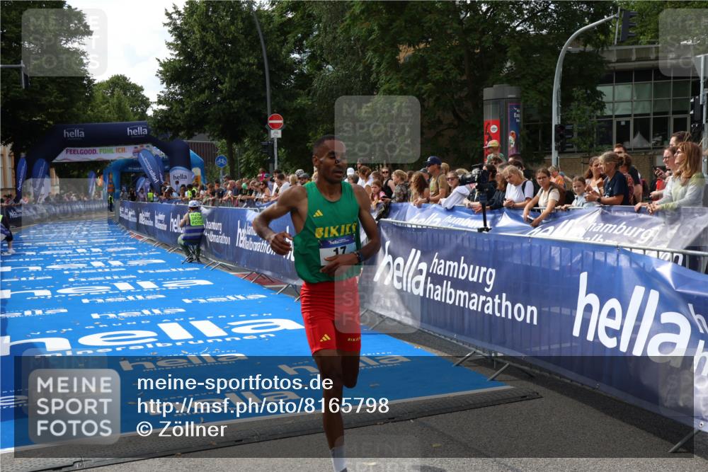 29.06.2025 - hella hamburg halbmarathon Zöllner http://msf.ph/oto/8165798 29.06.2025 10:05:32 Ziel 17 meine-sportfotos.de