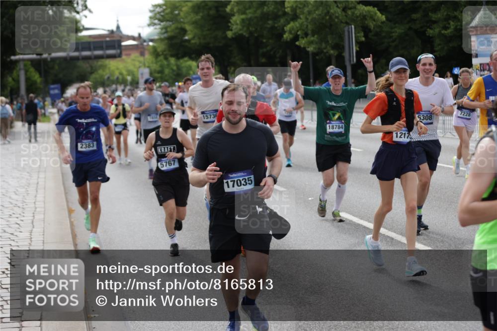 29.06.2025 - hella hamburg halbmarathon Jannik Wohlers http://msf.ph/oto/8165813 29.06.2025 10:20:40 Lombardsbrücke 1028, 1266, 1658, 2383, 2956, 2986, 3161, 3453, 3813, 4082, 4350, 5041, 5061, 5767, 6275, 6308, 7228, 7608, 8724, 8726, 9005, 9011, 9108, 9236, 9501, 10585, 10602, 11698, 11775, 12175, 12395, 12561, 12694, 13057, 13448, 13508, 14499, 14519, 14615, 14809, 14819, 14986, 15020, 15470, 15736, 15767, 15913, 16256, 16896, 17035, 17341, 17367, 18141, 18170, 18305, 18397, 18784, 18809, 19124 meine-sportfotos.de