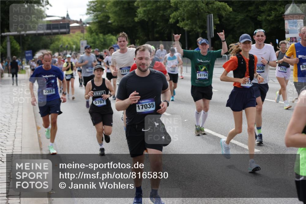 29.06.2025 - hella hamburg halbmarathon Jannik Wohlers http://msf.ph/oto/8165830 29.06.2025 10:20:40 Lombardsbrücke 1028, 1266, 1658, 2383, 2956, 2986, 3161, 3453, 3813, 4082, 4350, 5041, 5061, 5767, 6275, 6308, 7228, 7608, 8724, 8726, 9005, 9011, 9108, 9236, 9501, 10585, 10602, 11698, 11775, 12175, 12395, 12561, 12694, 13057, 13448, 13508, 14499, 14519, 14615, 14809, 14819, 14986, 15020, 15470, 15736, 15767, 15913, 16256, 16896, 17035, 17341, 17367, 18141, 18170, 18305, 18397, 18784, 18809, 19124 meine-sportfotos.de