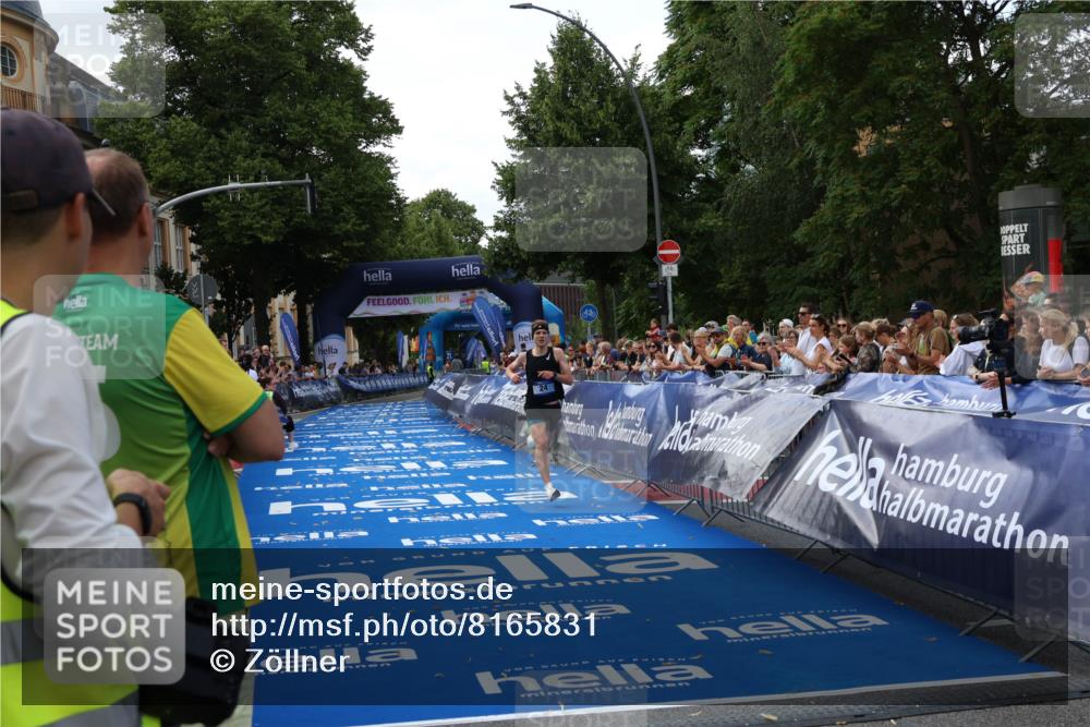 29.06.2025 - hella hamburg halbmarathon Zöllner http://msf.ph/oto/8165831 29.06.2025 10:06:03 Ziel 24 meine-sportfotos.de