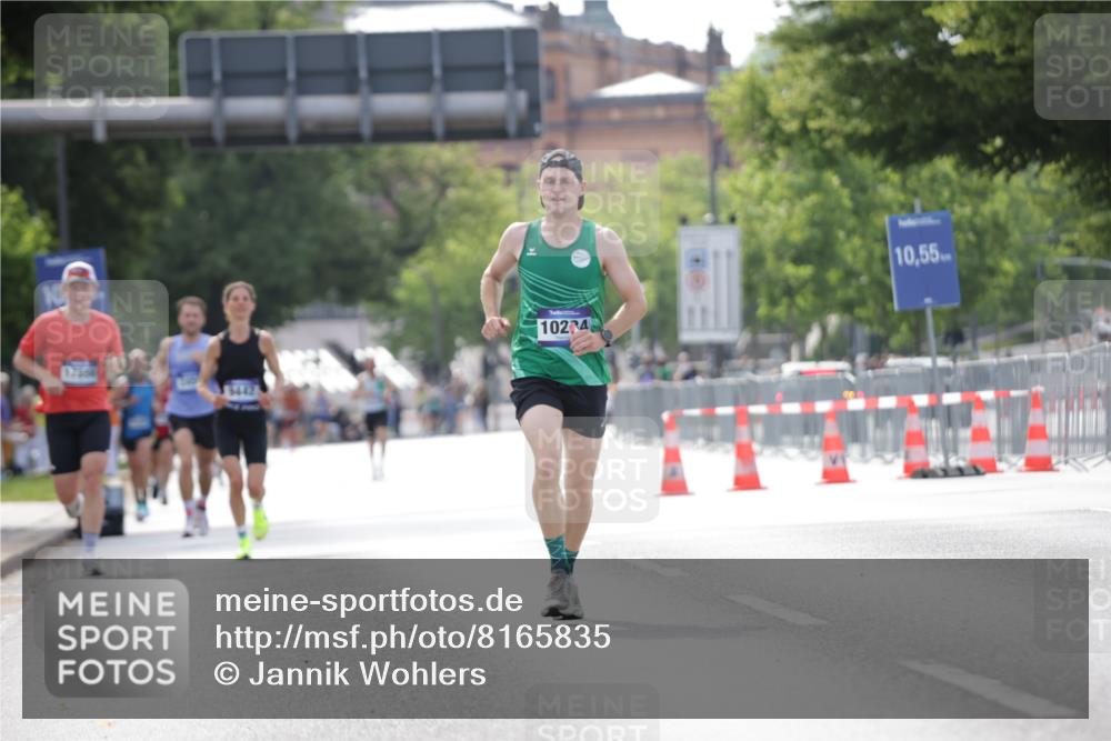 29.06.2025 - hella hamburg halbmarathon Jannik Wohlers http://msf.ph/oto/8165835 29.06.2025 09:40:54 Lombardsbrücke 7834, 7963, 10234, 11624, 17886 meine-sportfotos.de