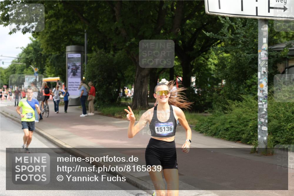 29.06.2025 - hella hamburg halbmarathon Yannick Fuchs http://msf.ph/oto/8165839 29.06.2025 10:22:32 20KM 2203, 9097, 9804, 10485, 10655, 12341, 13941, 13956, 14828, 15136, 15583, 17893, 18037, 18124, 19050, 19114 meine-sportfotos.de