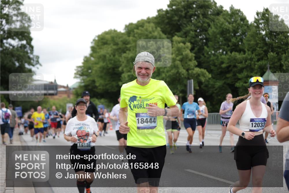 29.06.2025 - hella hamburg halbmarathon Jannik Wohlers http://msf.ph/oto/8165848 29.06.2025 11:05:10 Lombardsbrücke 3120, 3333, 4382, 4765, 5426, 5851, 5880, 5881, 6621, 7470, 7538, 7539, 7698, 8284, 9382, 9800, 9923, 10616, 10764, 10906, 10964, 12033, 12182, 12183, 12468, 13720, 13721, 13870, 13935, 14141, 14295, 14440, 14454, 14469, 14641, 16474, 16496, 16524, 16603, 17069, 17070, 17274, 17767, 18444, 18980, 18981, 19186 meine-sportfotos.de