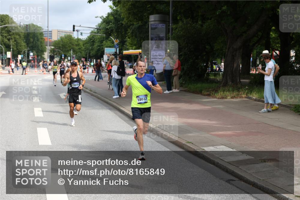 29.06.2025 - hella hamburg halbmarathon Yannick Fuchs http://msf.ph/oto/8165849 29.06.2025 10:22:33 20KM 2203, 9097, 9804, 10485, 10655, 12341, 13941, 13956, 14757, 14828, 15136, 15583, 17893, 18037, 18124, 19050, 19114 meine-sportfotos.de