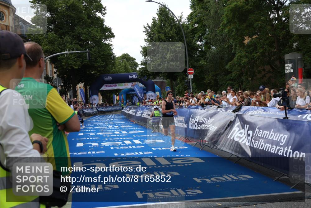 29.06.2025 - hella hamburg halbmarathon Zöllner http://msf.ph/oto/8165852 29.06.2025 10:06:03 Ziel 24 meine-sportfotos.de