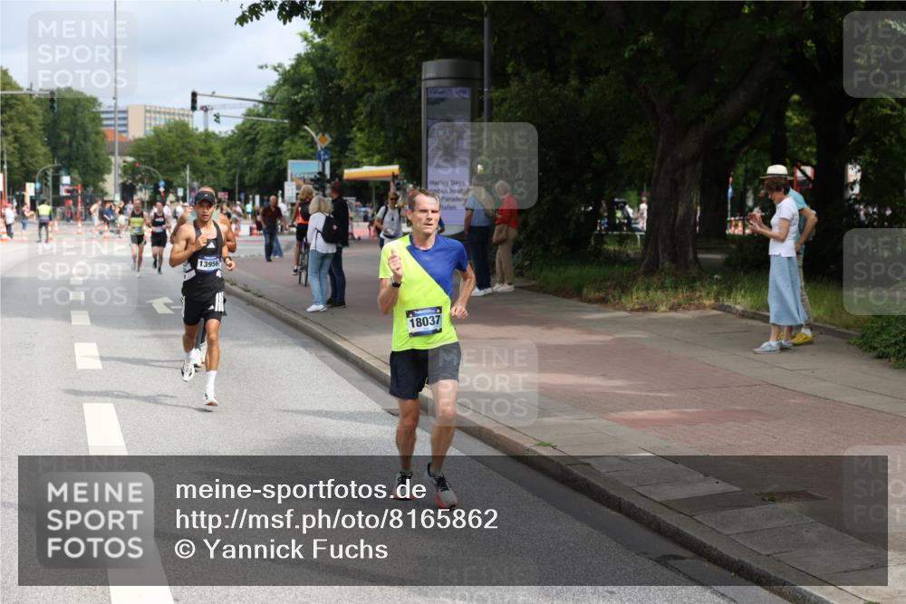 29.06.2025 - hella hamburg halbmarathon Yannick Fuchs http://msf.ph/oto/8165862 29.06.2025 10:22:33 20KM 2203, 9097, 9804, 10485, 10655, 12341, 13941, 13956, 14757, 14828, 15136, 15583, 17893, 18037, 18124, 19050, 19114 meine-sportfotos.de