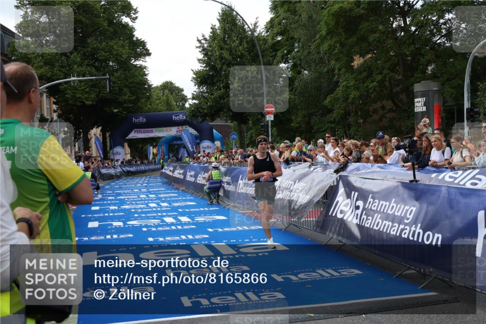 29.06.2025 - hella hamburg halbmarathon Zöllner http://msf.ph/oto/8165866 29.06.2025 10:06:04 Ziel 24 meine-sportfotos.de
