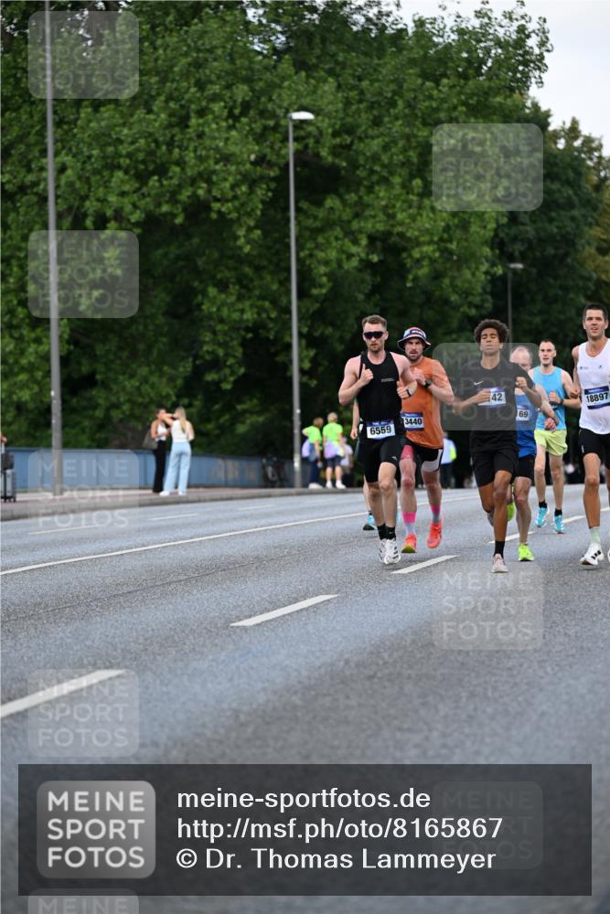 29.06.2025 - hella hamburg halbmarathon Dr. Thomas Lammeyer http://msf.ph/oto/8165867 29.06.2025 09:44:56 Kennedybrücke 1241, 2892, 6559, 7862, 10780, 11194 meine-sportfotos.de