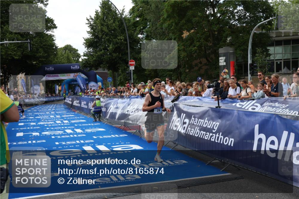 29.06.2025 - hella hamburg halbmarathon Zöllner http://msf.ph/oto/8165874 29.06.2025 10:06:04 Ziel 24 meine-sportfotos.de