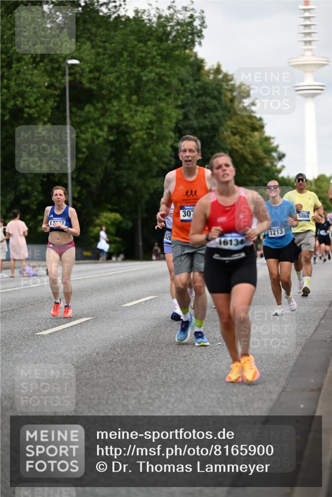 29.06.2025 - hella hamburg halbmarathon Dr. Thomas Lammeyer http://msf.ph/oto/8165900 29.06.2025 10:09:20 Kennedybrücke 1213, 1347, 1863, 2298, 2424, 2540, 3071, 3578, 4394, 5869, 6059, 6907, 6908, 7017, 7826, 8316, 8999, 9007, 9019, 9075, 9165, 9680, 10694, 11088 meine-sportfotos.de