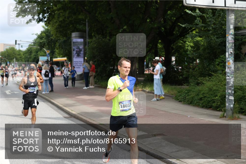 29.06.2025 - hella hamburg halbmarathon Yannick Fuchs http://msf.ph/oto/8165913 29.06.2025 10:22:33 20KM 2203, 9097, 9804, 10485, 10655, 12341, 13941, 13956, 14757, 14828, 15136, 15583, 17893, 18037, 18124, 19050, 19114 meine-sportfotos.de