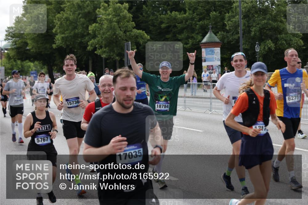 29.06.2025 - hella hamburg halbmarathon Jannik Wohlers http://msf.ph/oto/8165922 29.06.2025 10:20:41 Lombardsbrücke 1028, 1266, 1658, 2383, 2956, 2986, 3161, 3453, 3813, 4082, 4350, 5041, 5061, 5767, 6275, 6308, 7228, 7608, 8724, 8726, 9005, 9011, 9108, 9236, 9501, 10585, 10602, 11698, 11775, 12175, 12395, 12561, 12694, 13057, 13448, 13508, 14499, 14519, 14615, 14809, 14819, 14986, 15020, 15470, 15736, 15767, 15913, 16256, 16896, 17035, 17341, 17367, 18170, 18305, 18397, 18784, 18809 meine-sportfotos.de