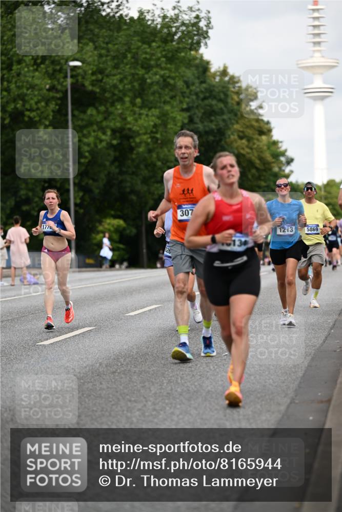 29.06.2025 - hella hamburg halbmarathon Dr. Thomas Lammeyer http://msf.ph/oto/8165944 29.06.2025 10:09:20 Kennedybrücke 1213, 1347, 1863, 2298, 2424, 2540, 3071, 3578, 4394, 5869, 6059, 6907, 6908, 7017, 7826, 8316, 8999, 9007, 9019, 9075, 9165, 9680, 10694, 11088 meine-sportfotos.de