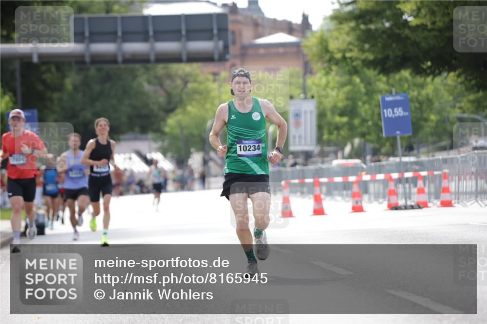 29.06.2025 - hella hamburg halbmarathon Jannik Wohlers http://msf.ph/oto/8165945 29.06.2025 09:40:55 Lombardsbrücke 7834, 7963, 10234, 11624, 17886 meine-sportfotos.de