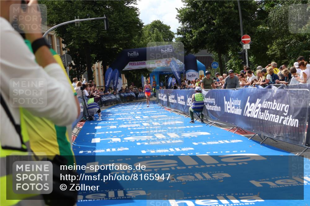 29.06.2025 - hella hamburg halbmarathon Zöllner http://msf.ph/oto/8165947 29.06.2025 10:09:00 Ziel 29 meine-sportfotos.de